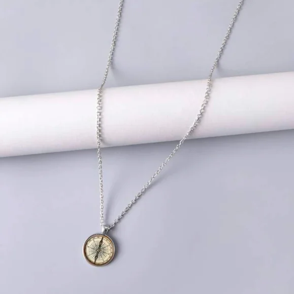 *Noelle* Compass Pendant Necklace - Picture 3 of 5